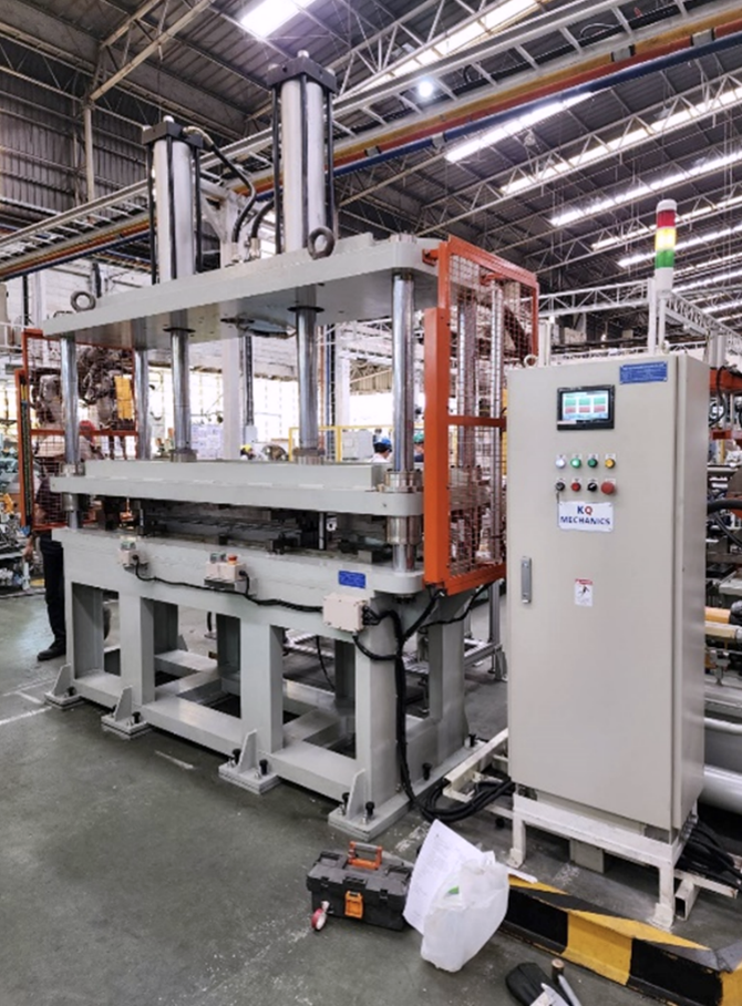 ออกแบบและผลิตโครงสร้างป้องกันเครื่องจักร (Press M/C Guard Frame Model 5F00)