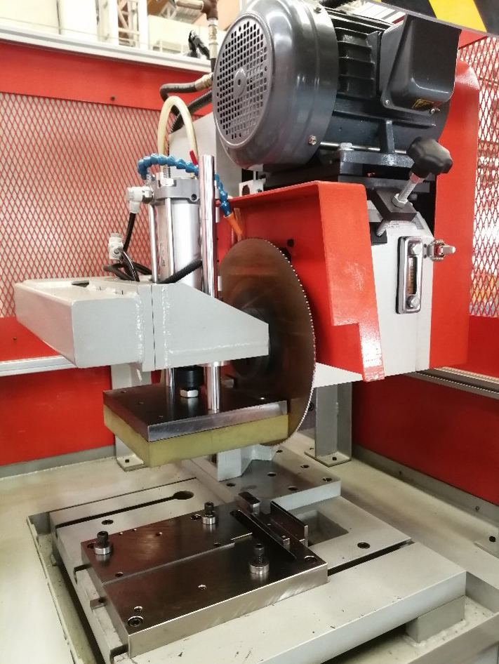 ออกแบบและผลิตเครื่องตัดท่ออุตสาหกรรม (Cutting Pipe Machine)